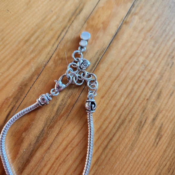 BRIGHTON Elegant Silver Heart Pendant Necklace - Picture 8 of 9